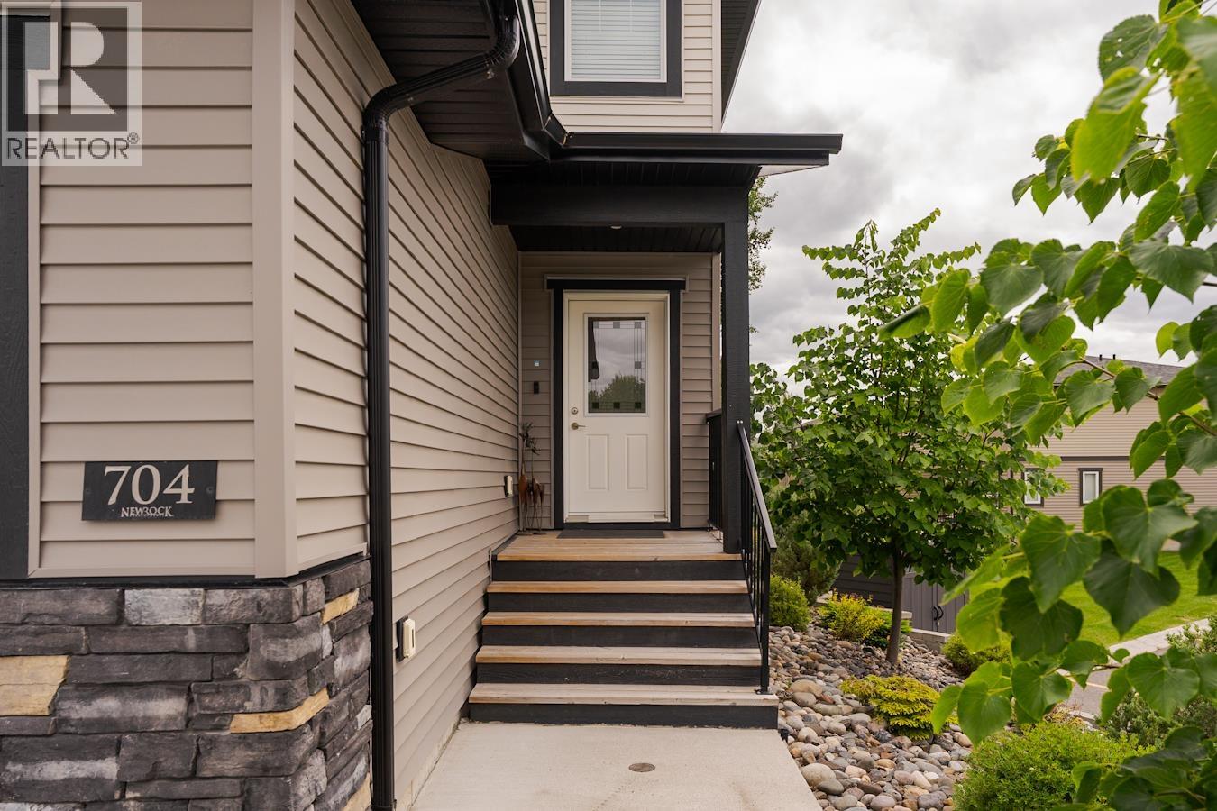 #704 6798 WESTGATE AVENUE - 3