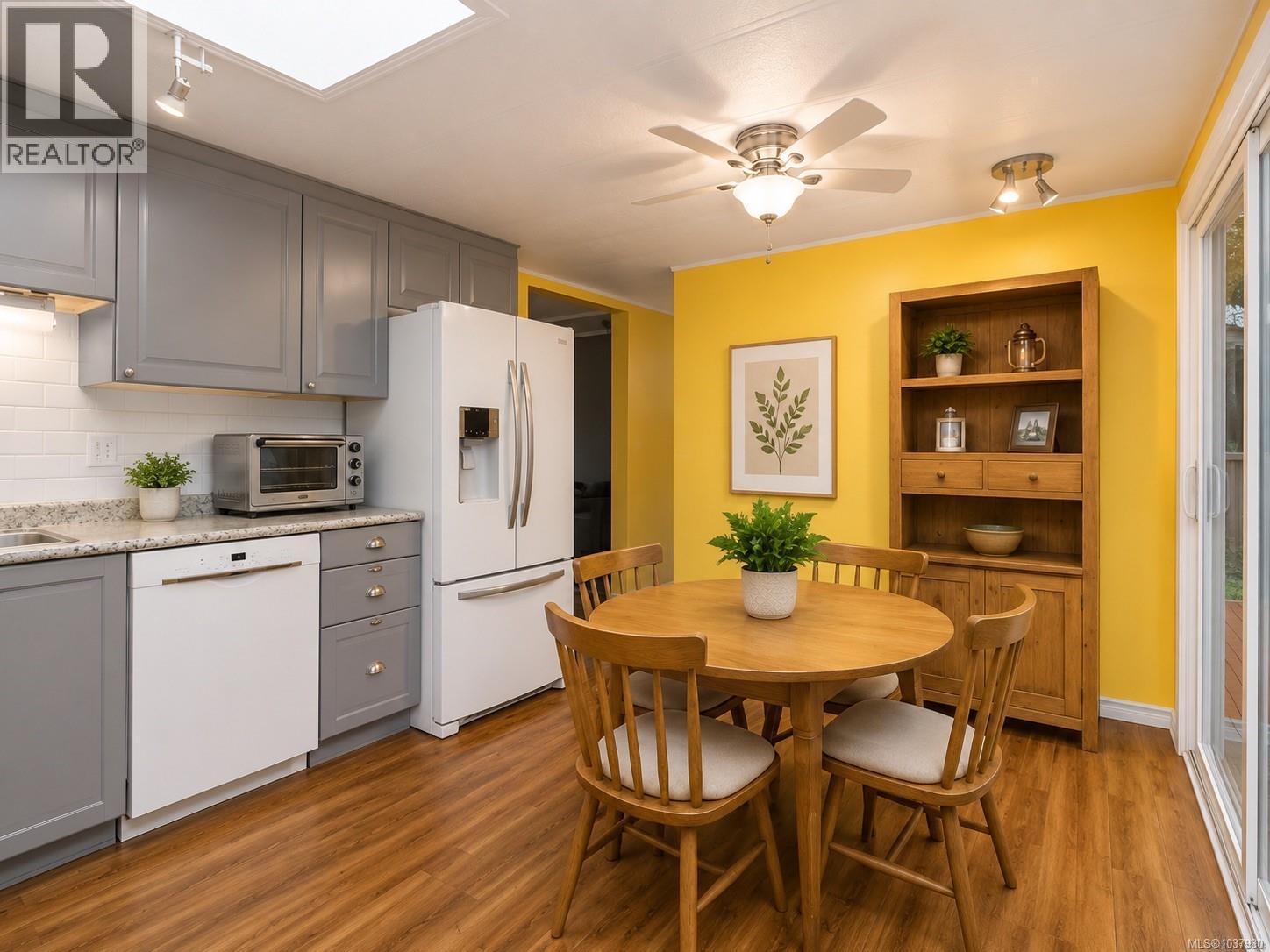 #4 5838 Blythwood Rd - 12