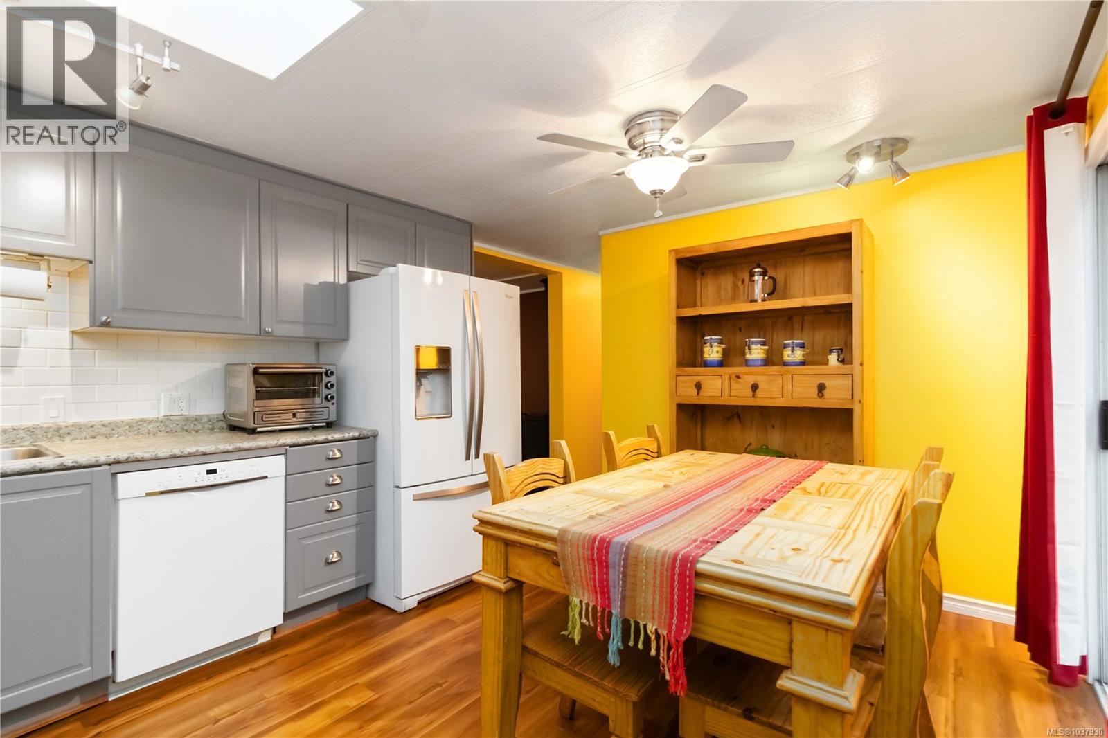#4 5838 Blythwood Rd - 13