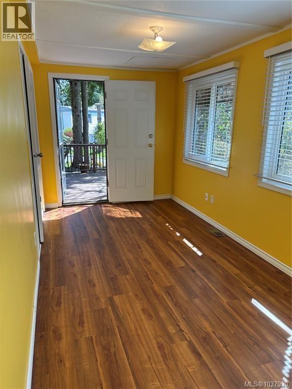 #4 5838 Blythwood Rd - 35