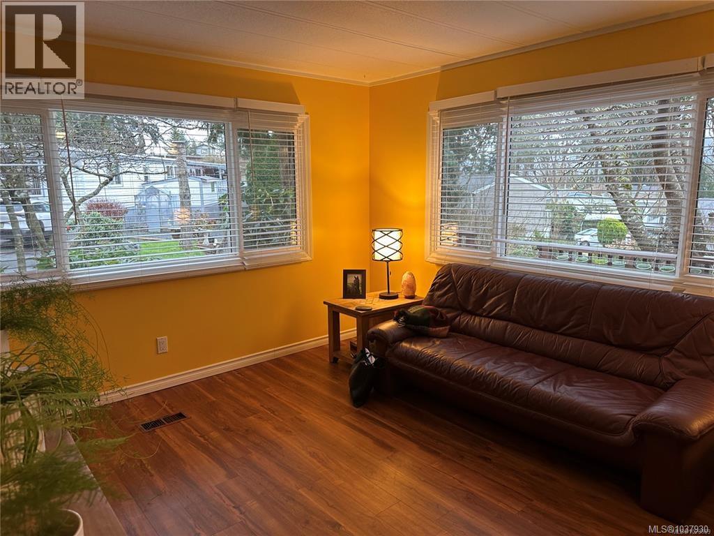 #4 5838 Blythwood Rd - 22