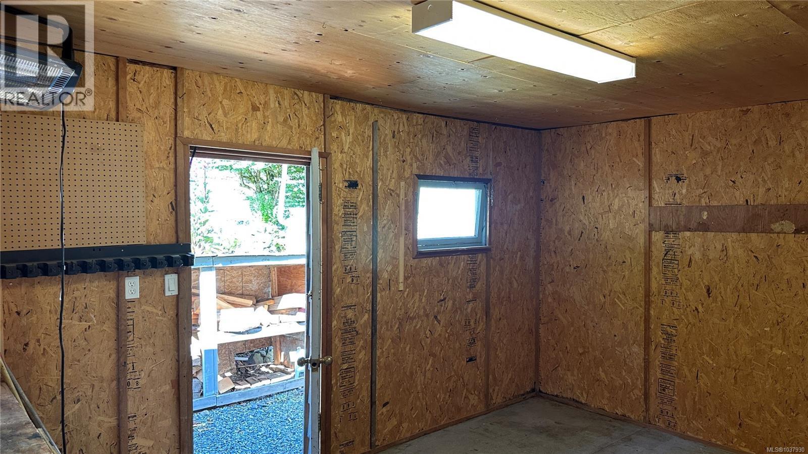 #4 5838 Blythwood Rd - 42