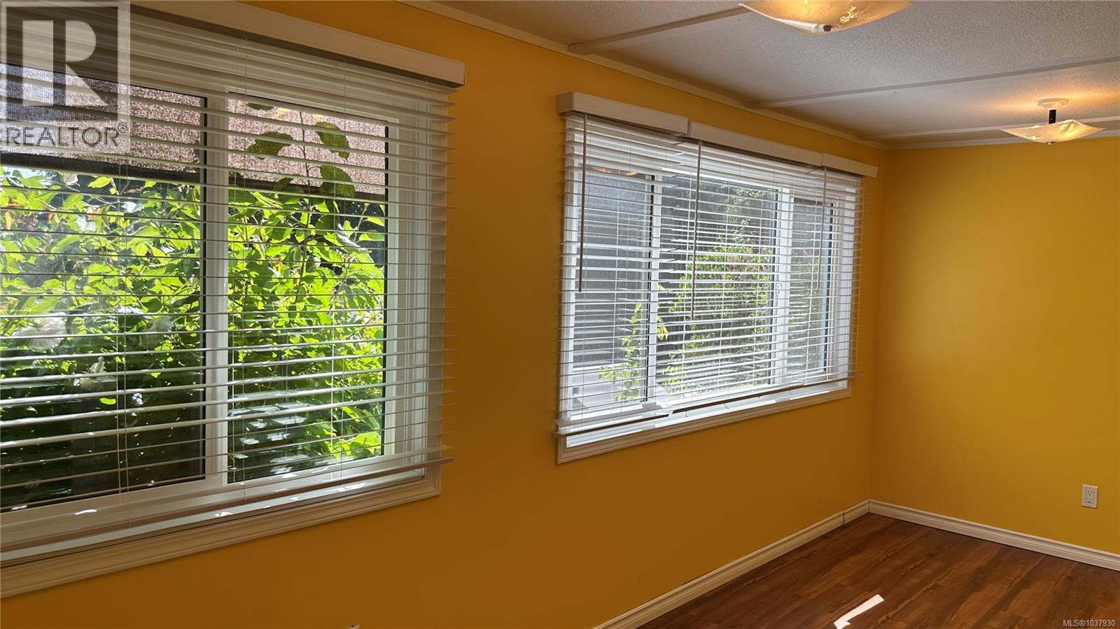 #4 5838 Blythwood Rd - 33