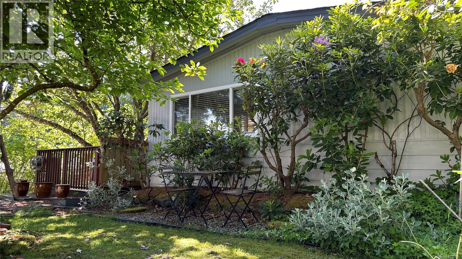 #4 5838 Blythwood Rd - 1