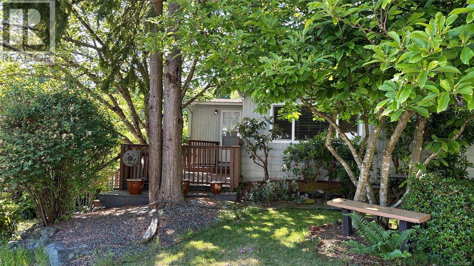 #4 5838 Blythwood Rd - 5