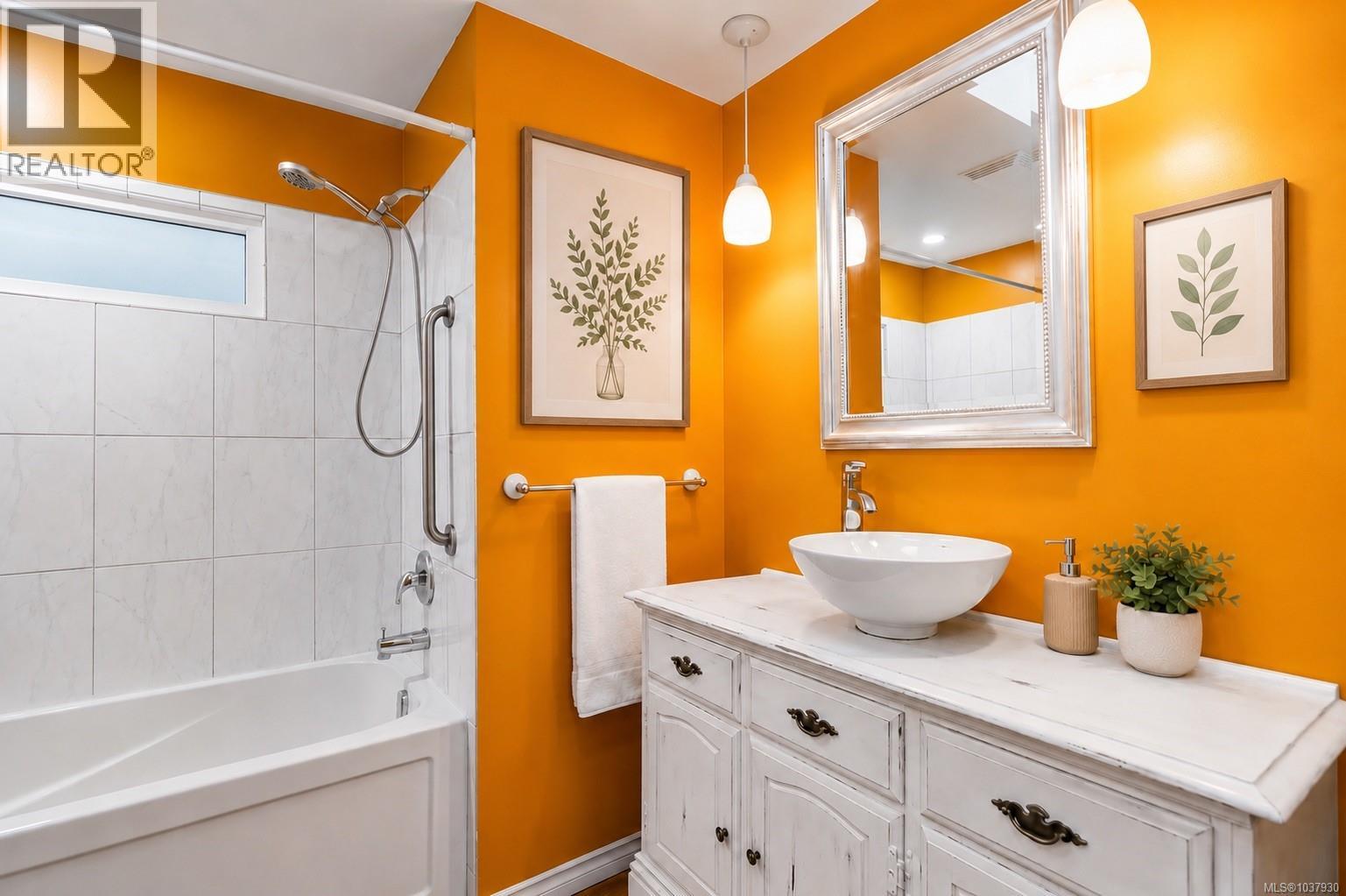 #4 5838 Blythwood Rd - 30