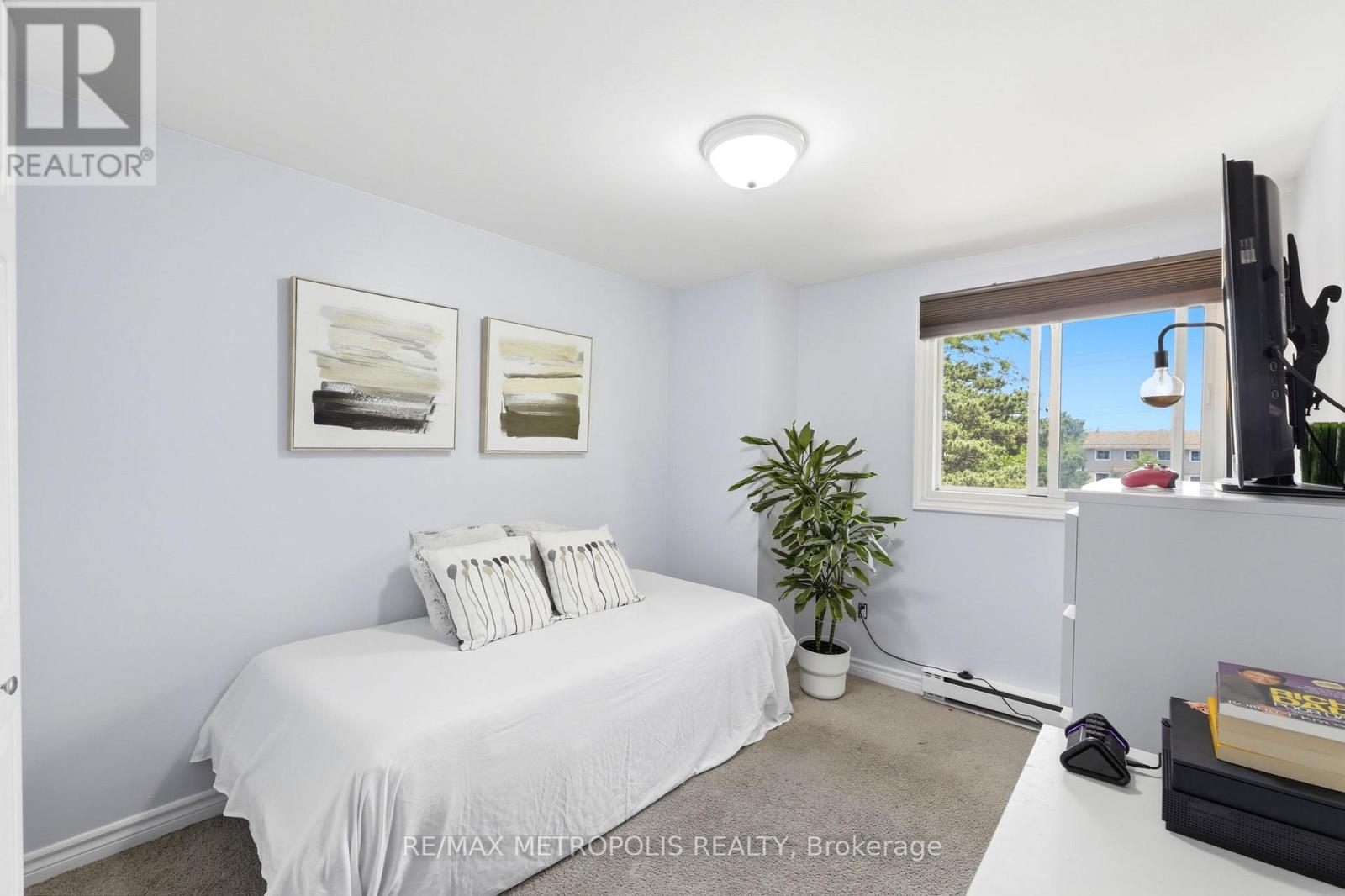 #62 801 OSGOODE DRIVE - 11