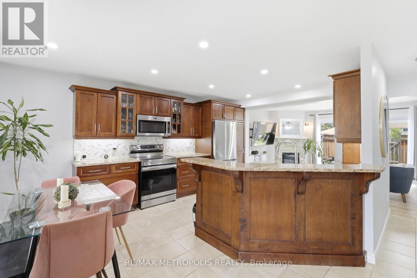 #62 801 OSGOODE DRIVE - 4