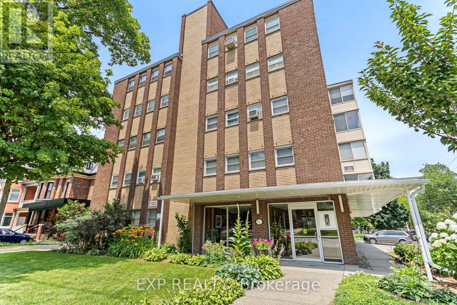 #302 38 CHARLTON AVENUE W - 1