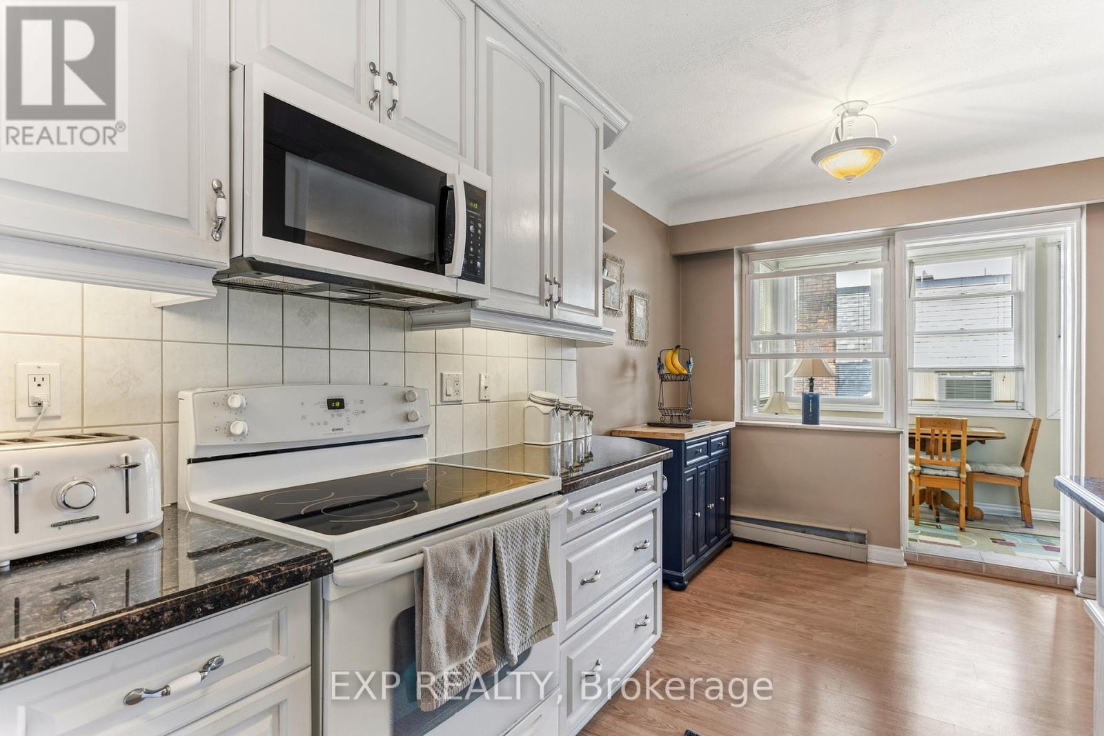 #302 38 CHARLTON AVENUE W - 10