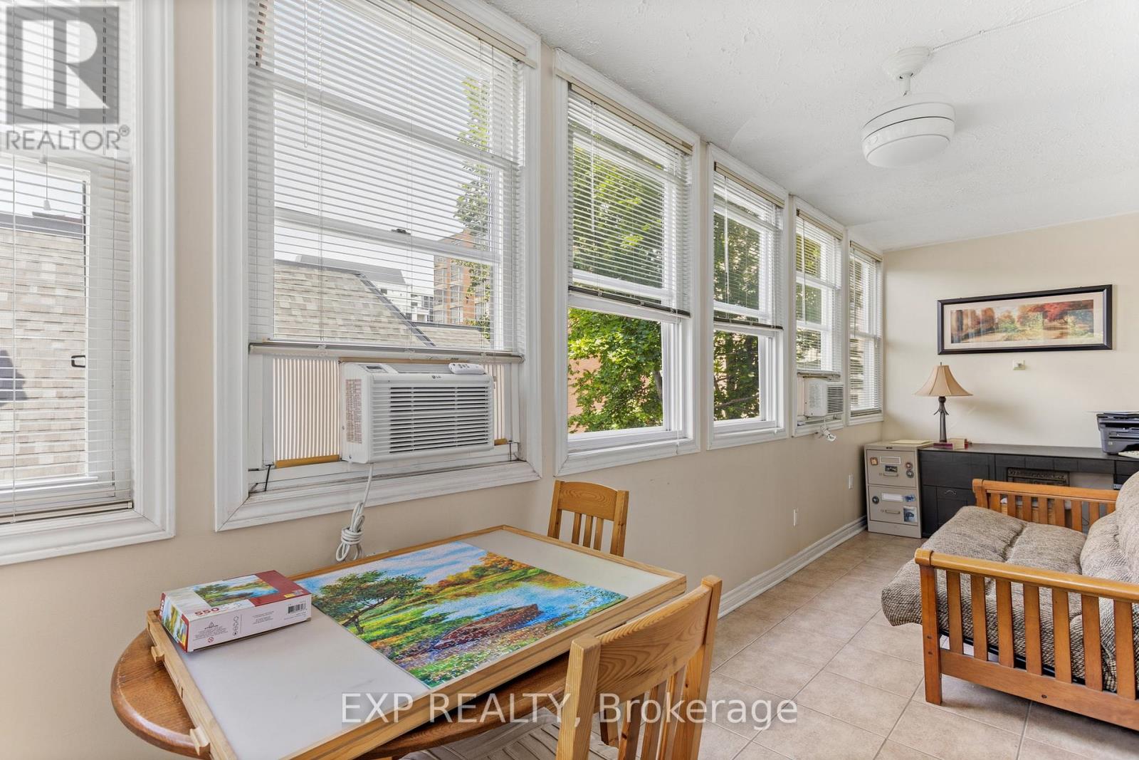 #302 38 CHARLTON AVENUE W - 11