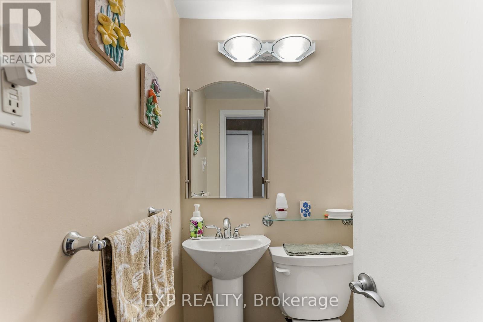 #302 38 CHARLTON AVENUE W - 15