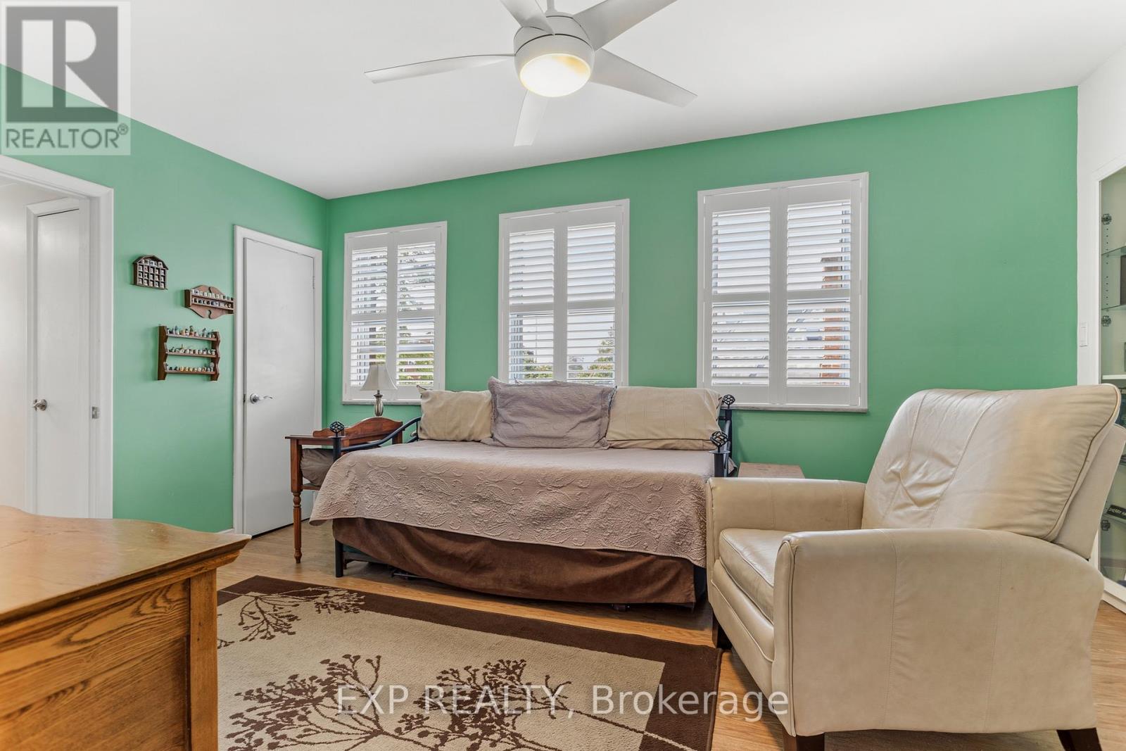 #302 38 CHARLTON AVENUE W - 16