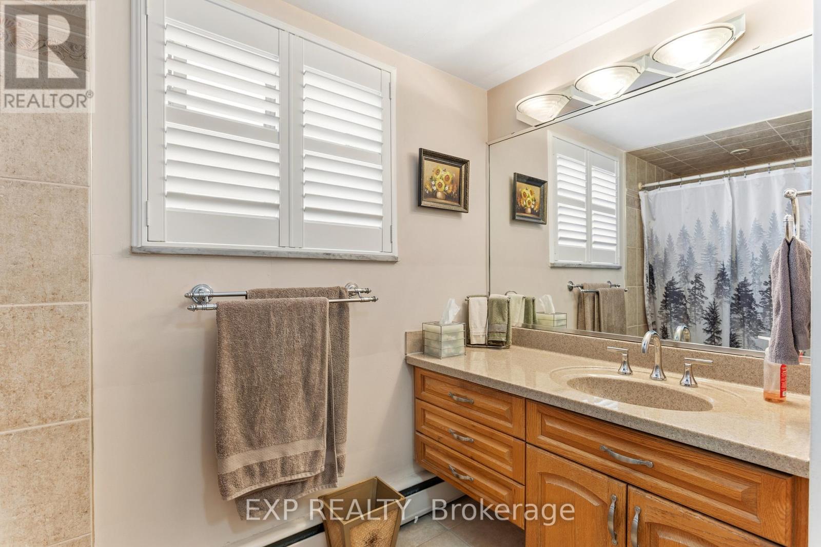 #302 38 CHARLTON AVENUE W - 20