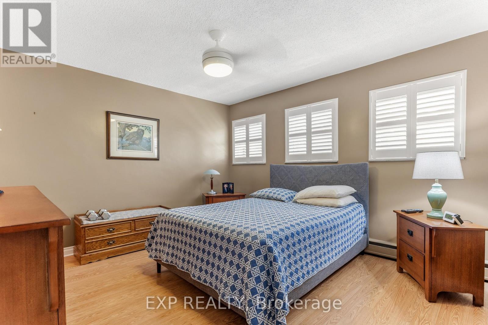 #302 38 CHARLTON AVENUE W - 21