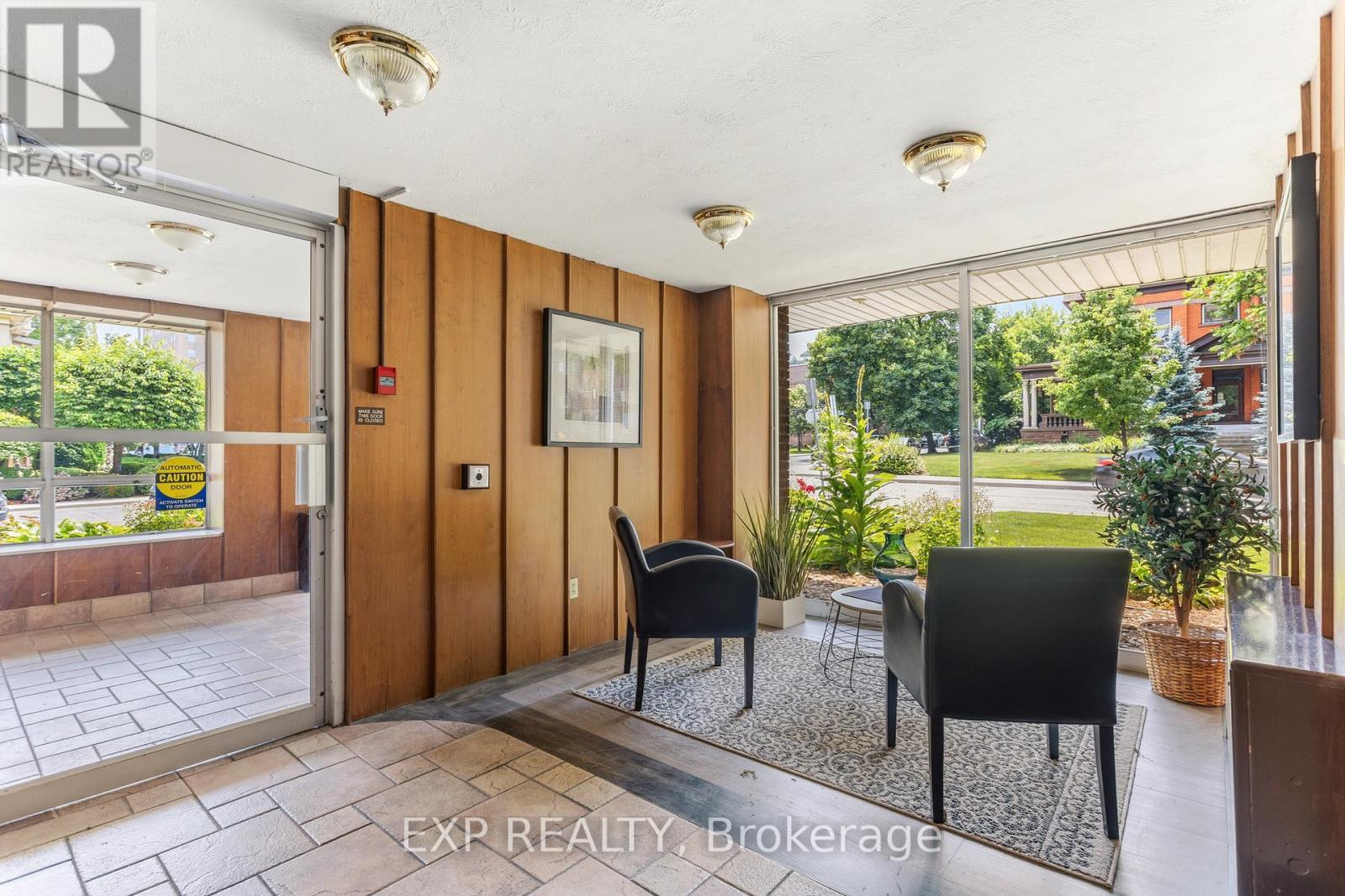#302 38 CHARLTON AVENUE W - 3