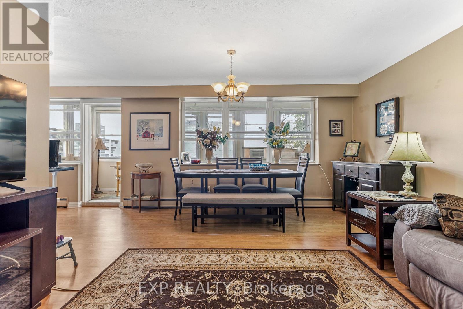 #302 38 CHARLTON AVENUE W - 5