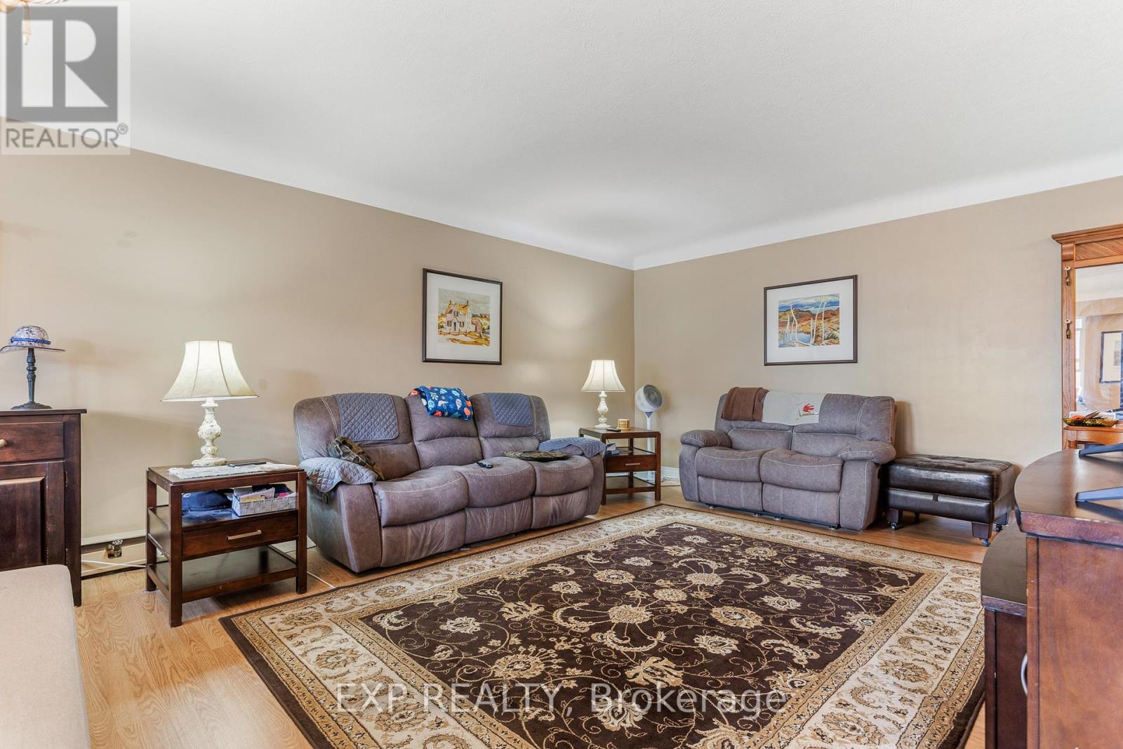 #302 38 CHARLTON AVENUE W - 6