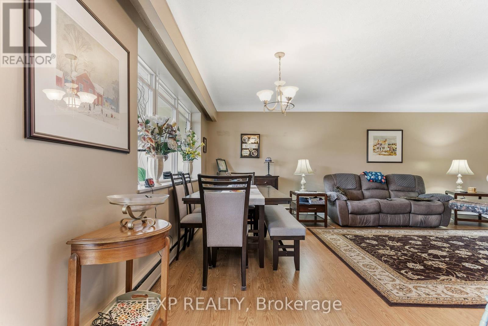 #302 38 CHARLTON AVENUE W - 7