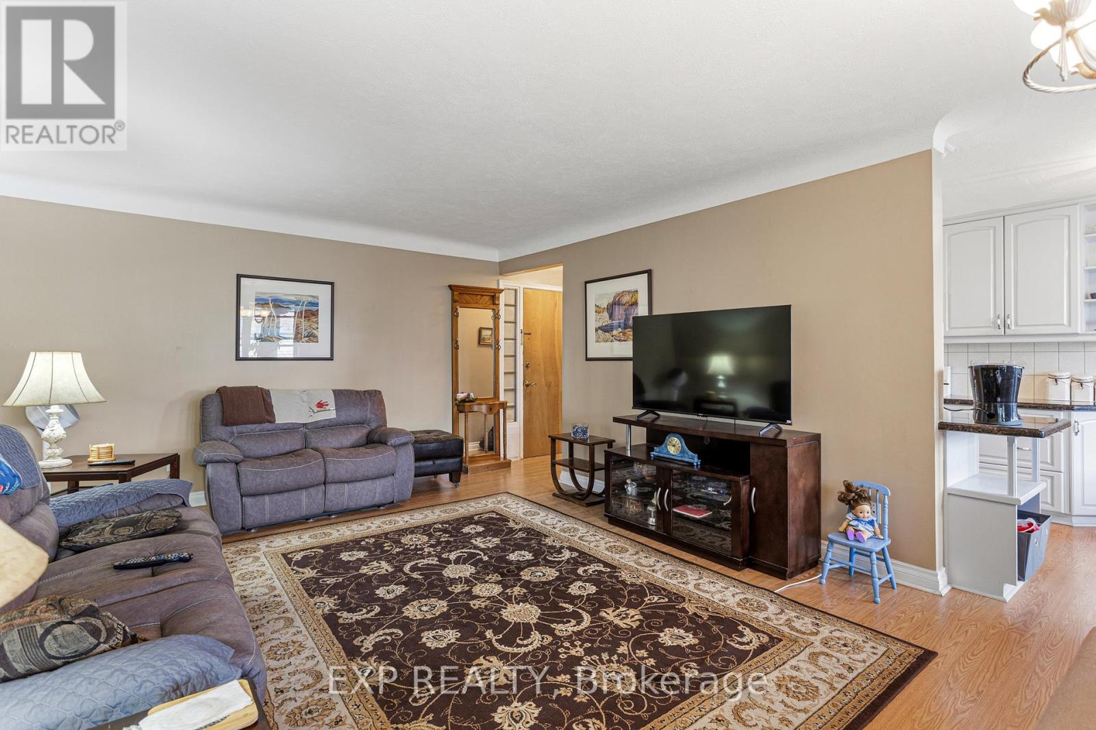#302 38 CHARLTON AVENUE W - 8