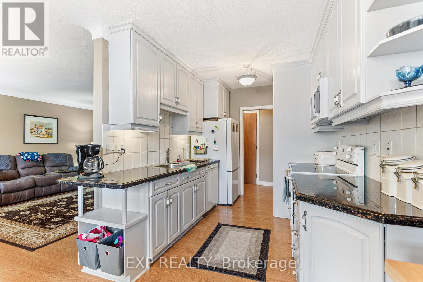 #302 38 CHARLTON AVENUE W - 9