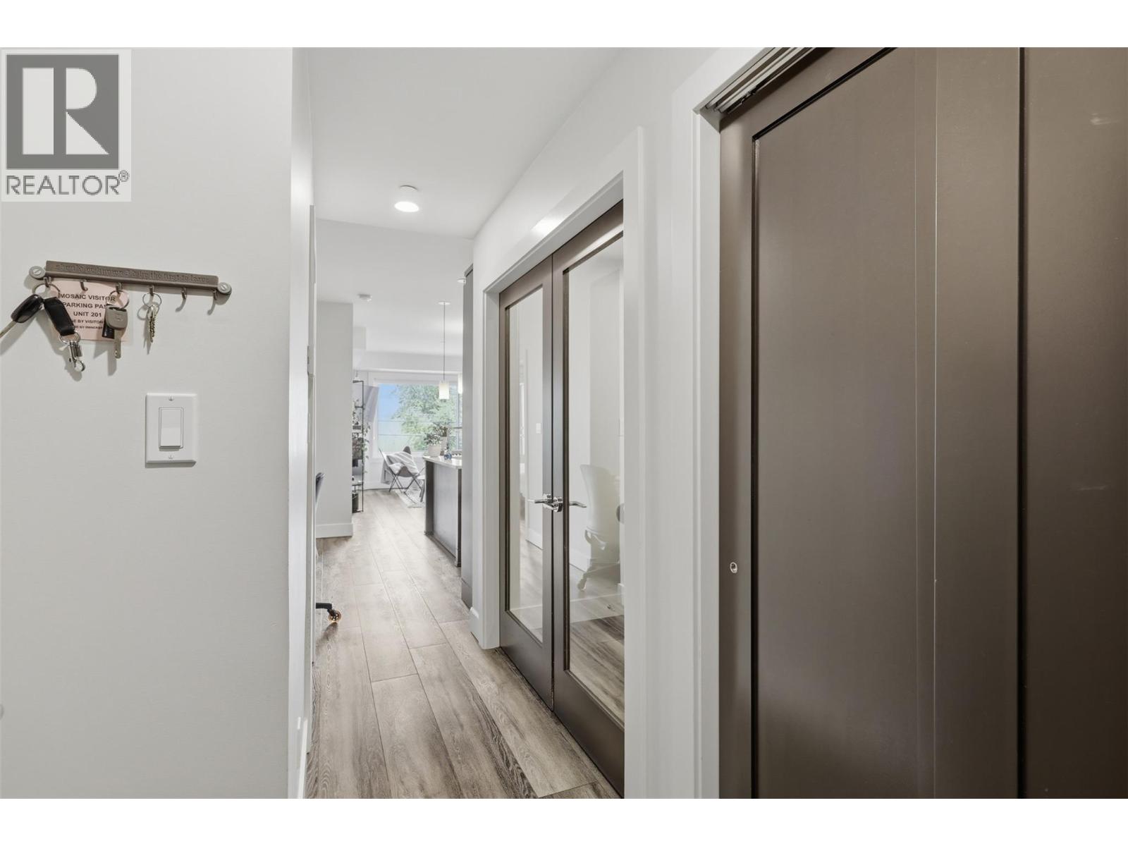 #201 460 5th Avenue - 3
