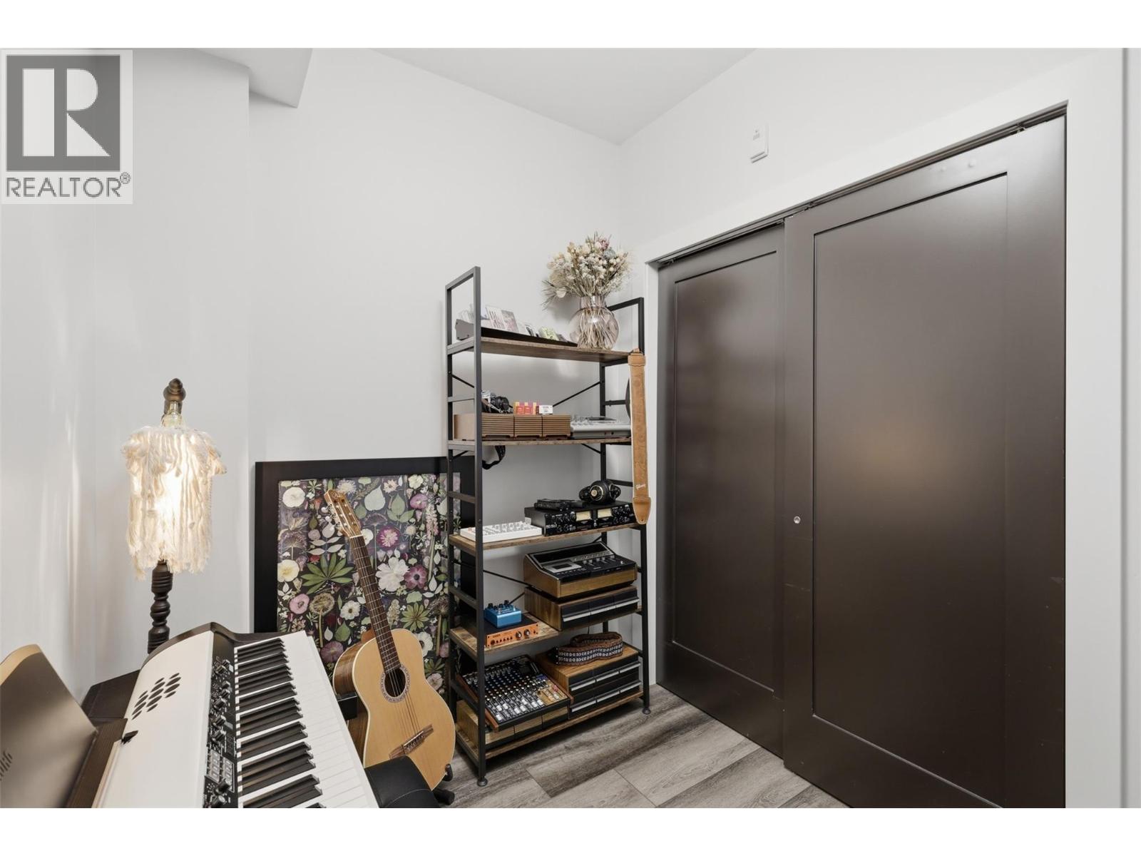 #201 460 5th Avenue - 26
