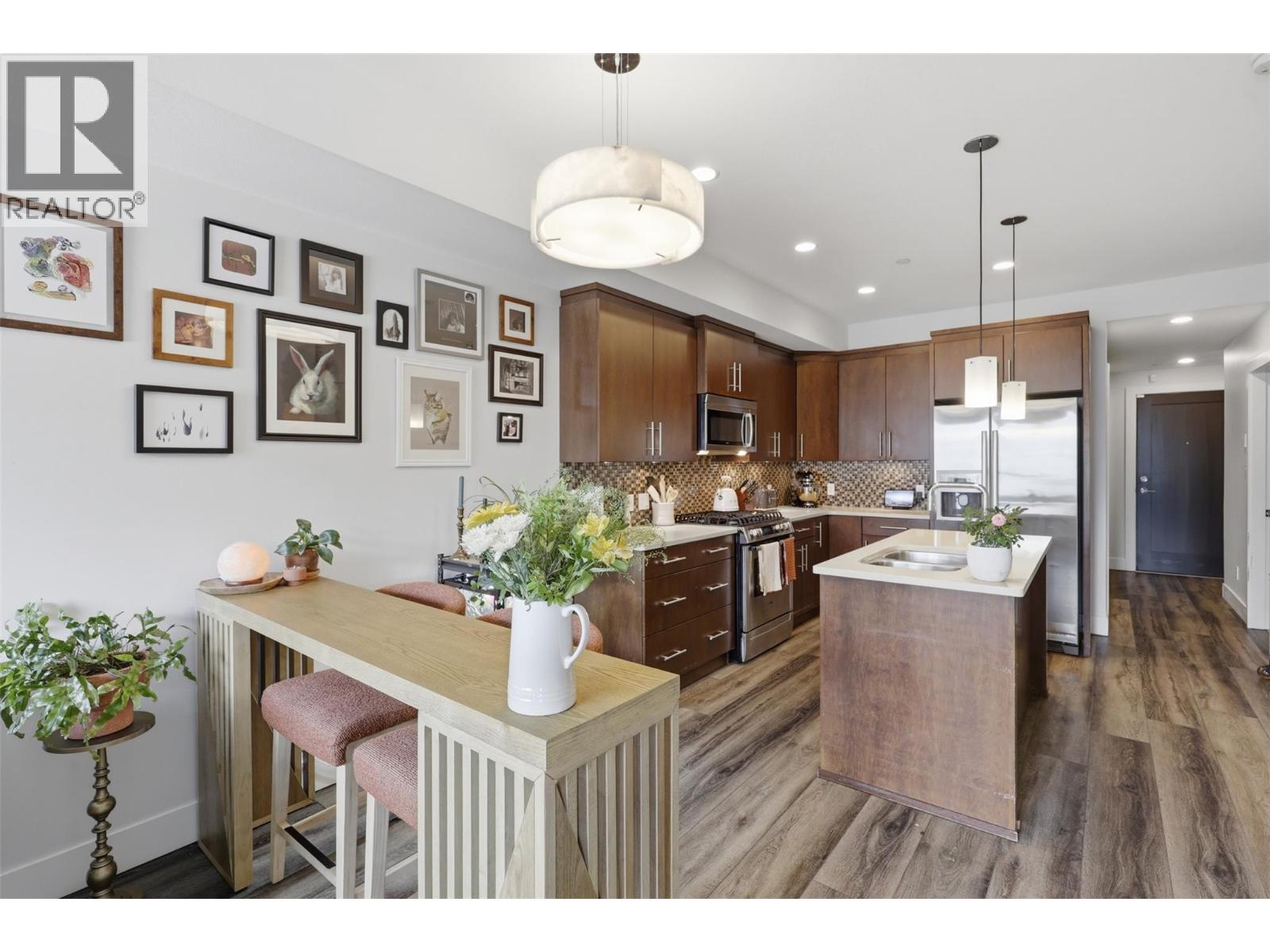 #201 460 5th Avenue - 5