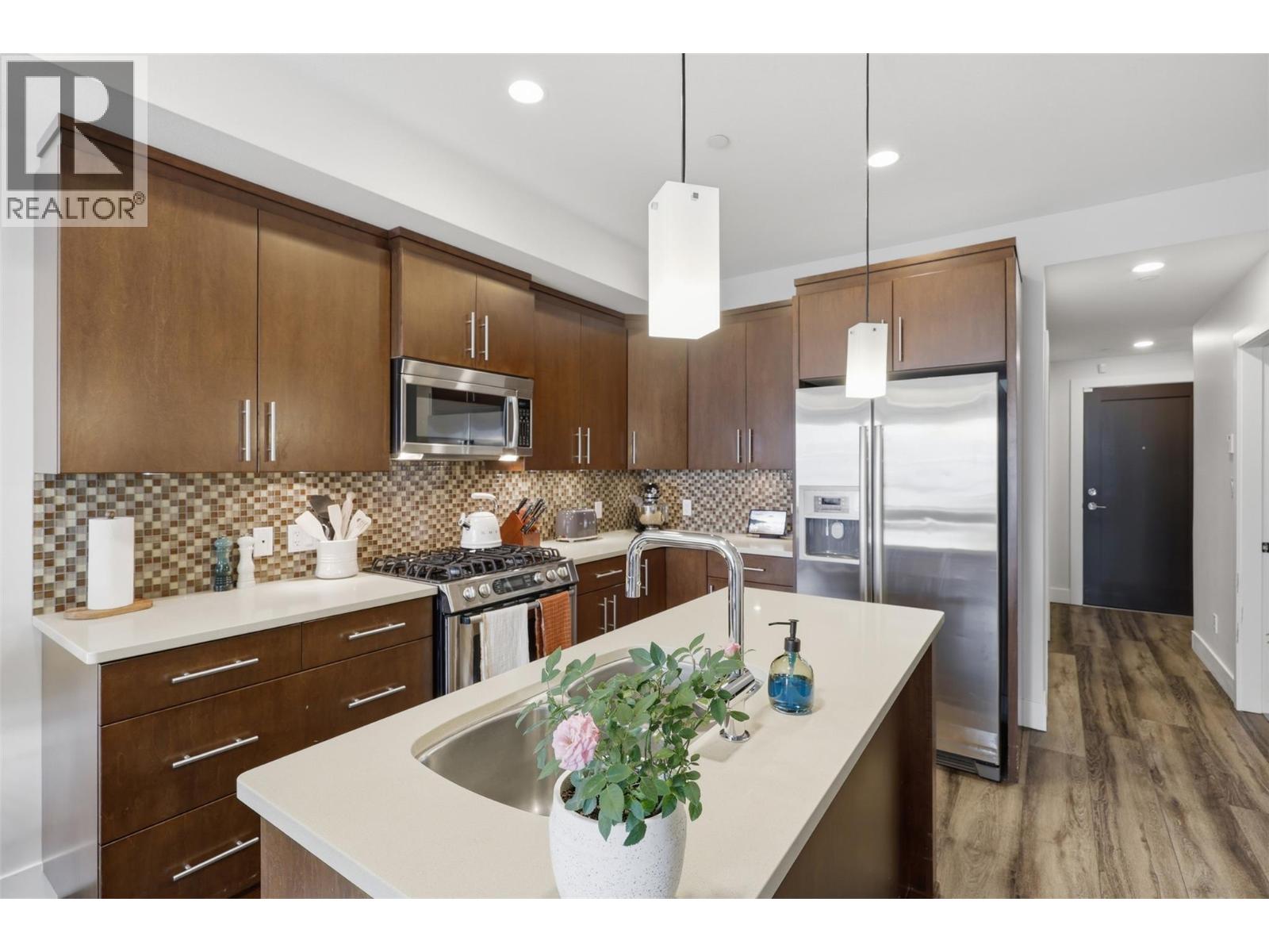 #201 460 5th Avenue - 6