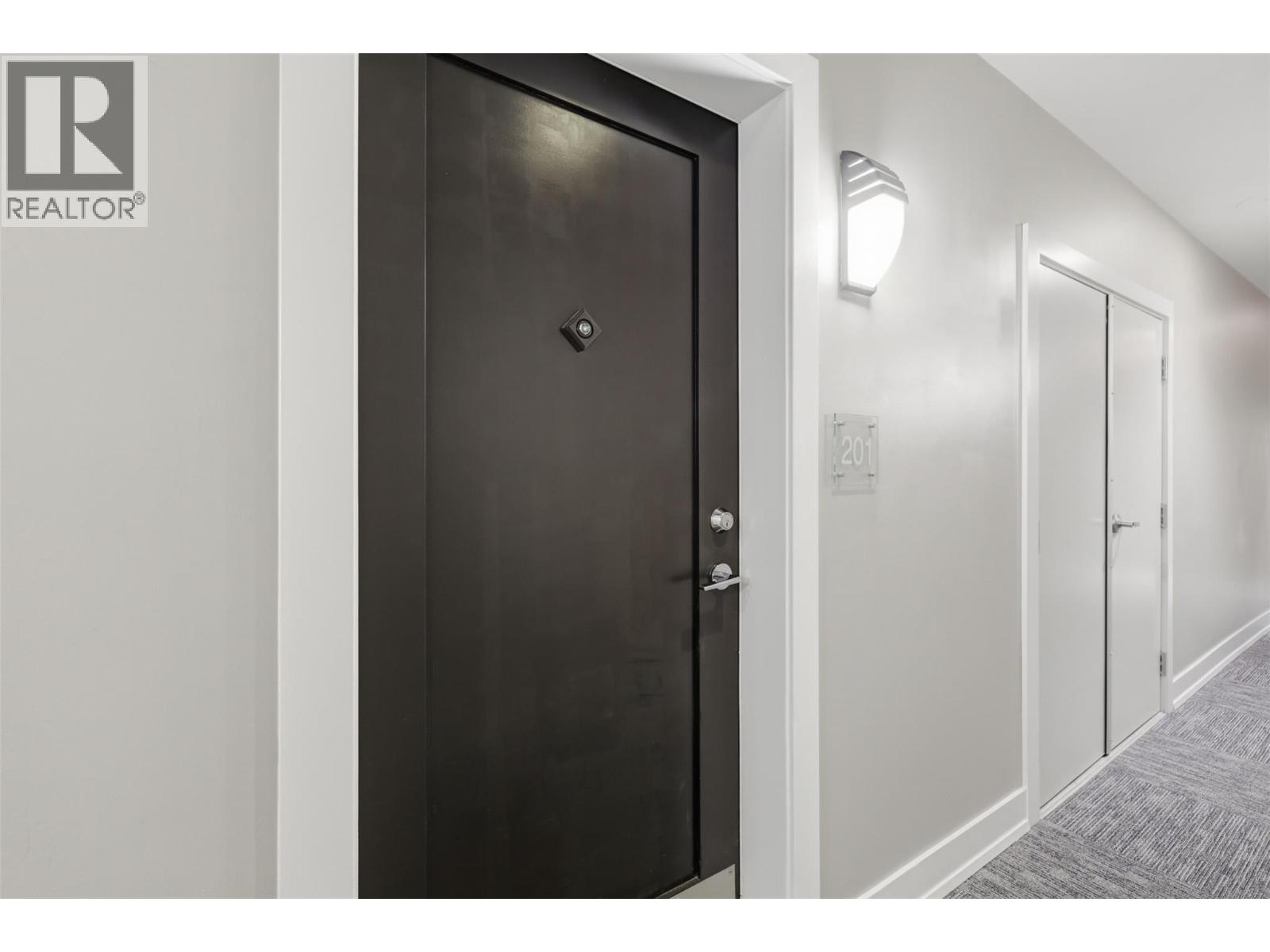 #201 460 5th Avenue - 33