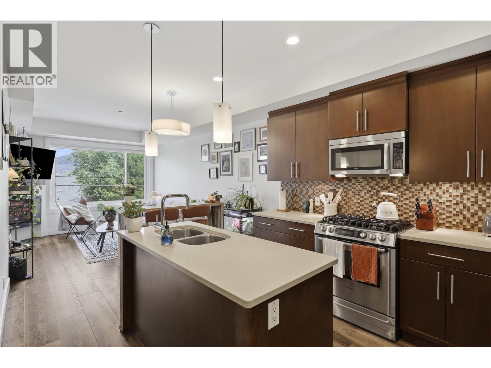 #201 460 5th Avenue - 4