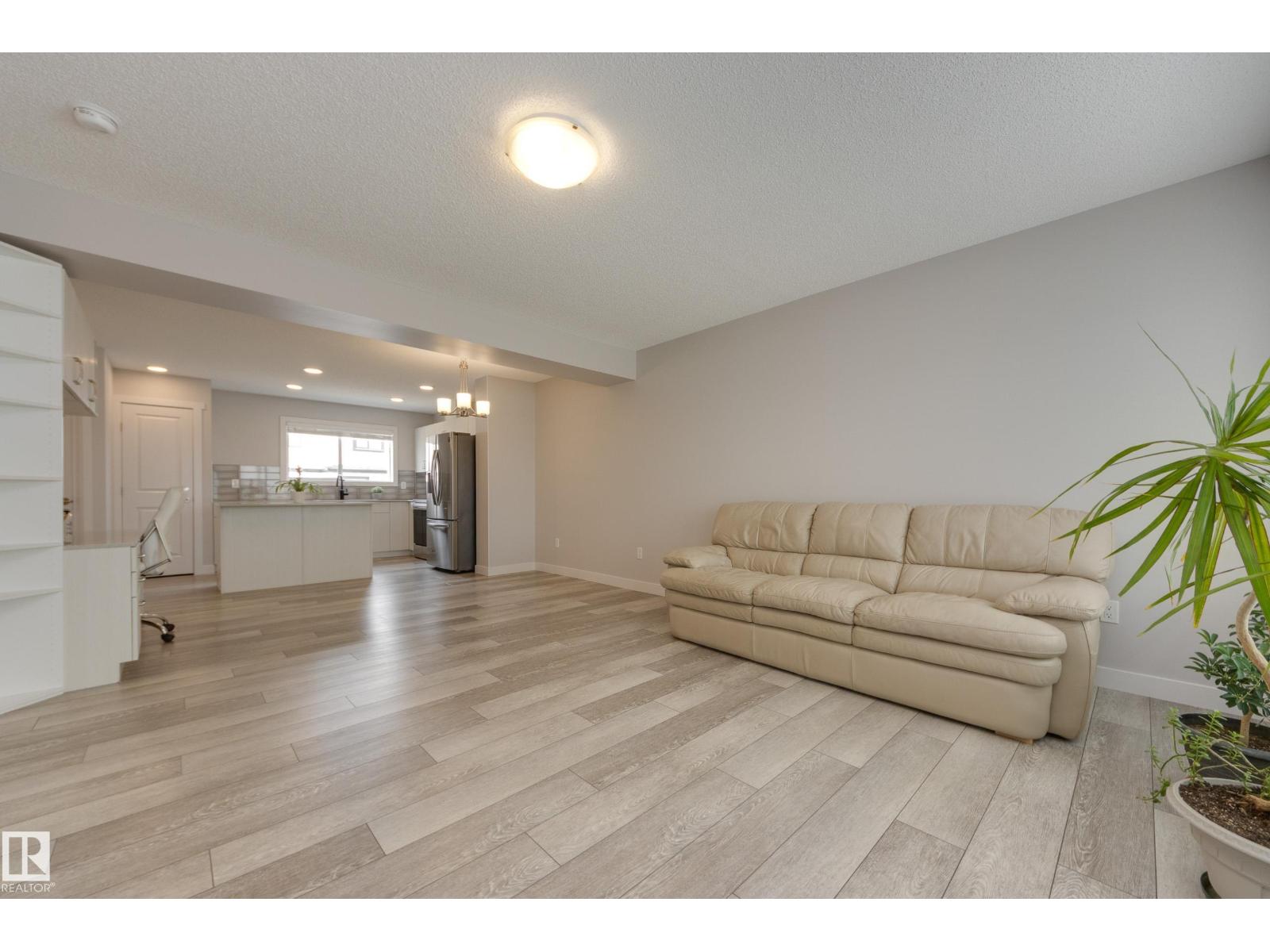 19606 27 AV NW - 11