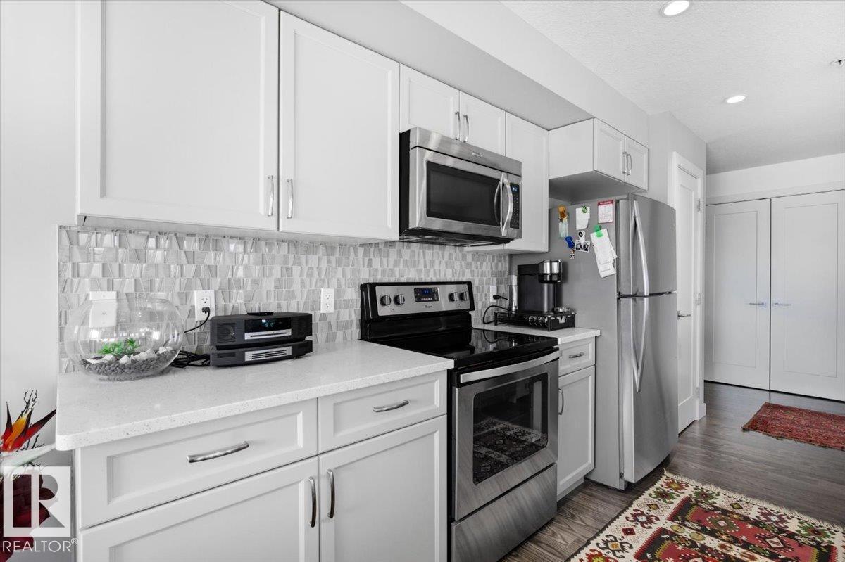#211 5029 EDGEMONT BV NW - 10
