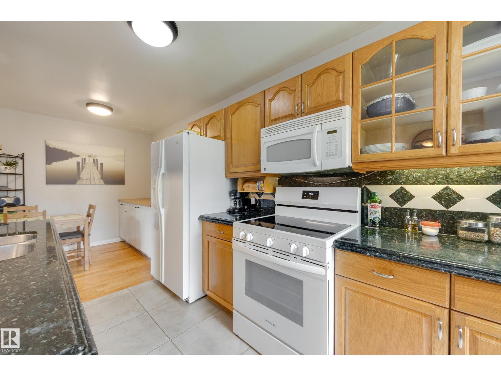 126 PRIMROSE GARDENS GD NW — photo 12