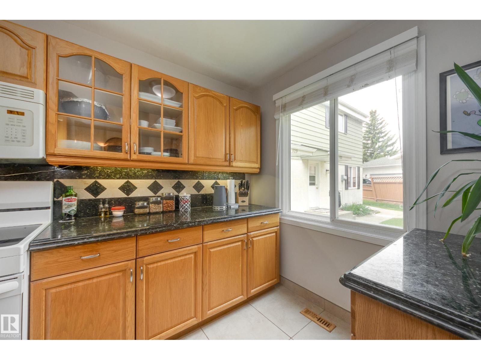126 PRIMROSE GARDENS GD NW — photo 14