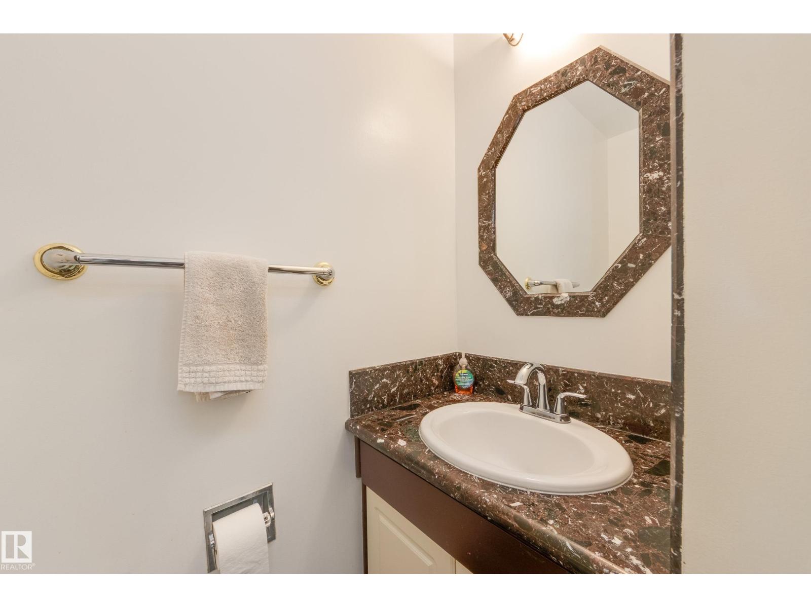 126 PRIMROSE GARDENS GD NW — photo 15