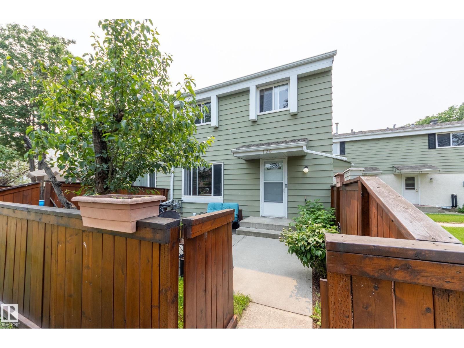 126 PRIMROSE GARDENS GD NW - photo 2