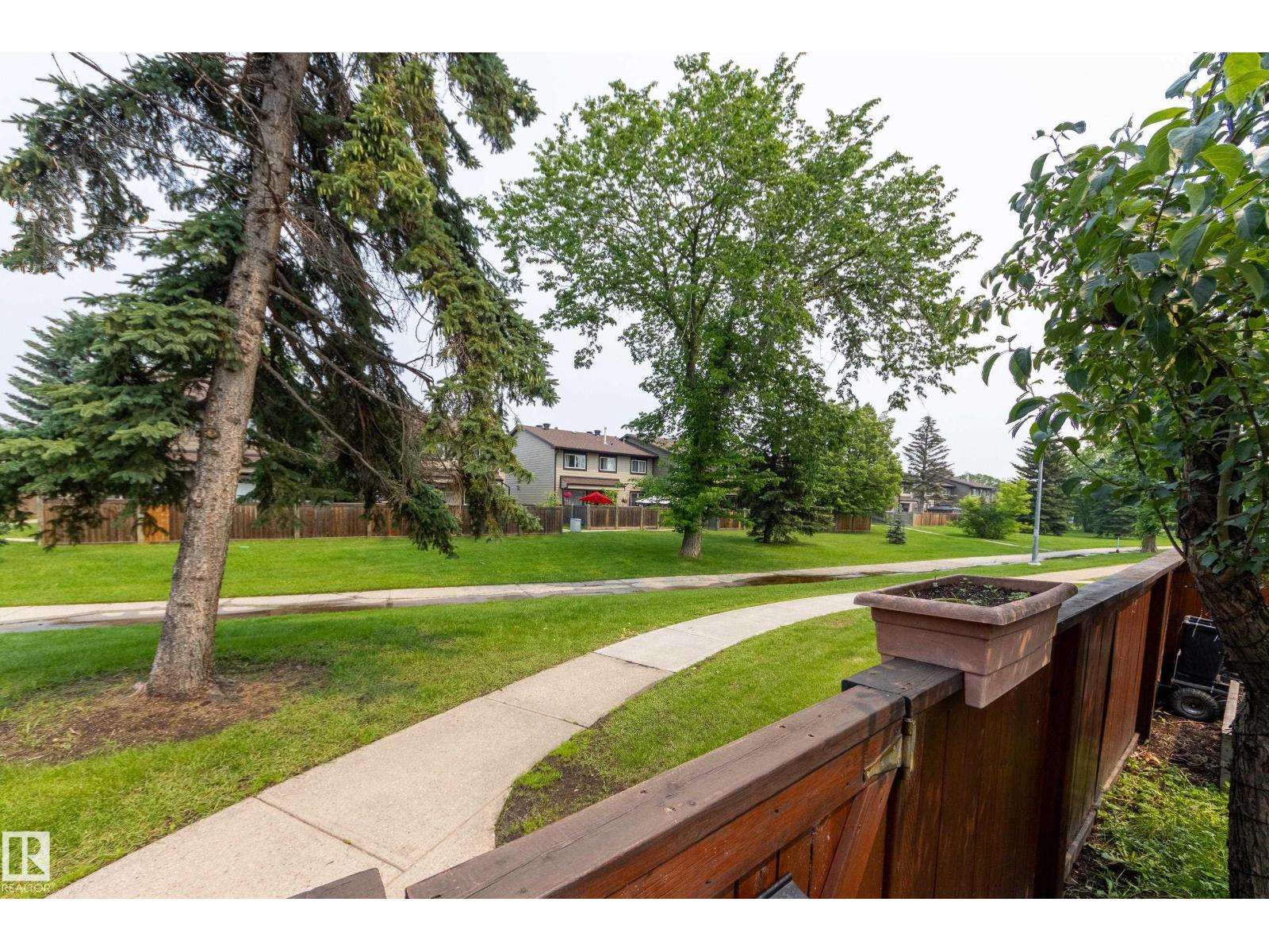 126 PRIMROSE GARDENS GD NW — photo 28