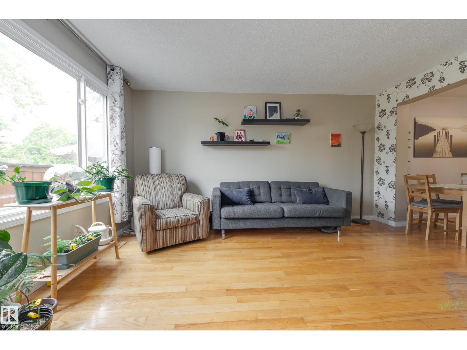 126 PRIMROSE GARDENS GD NW - photo 4