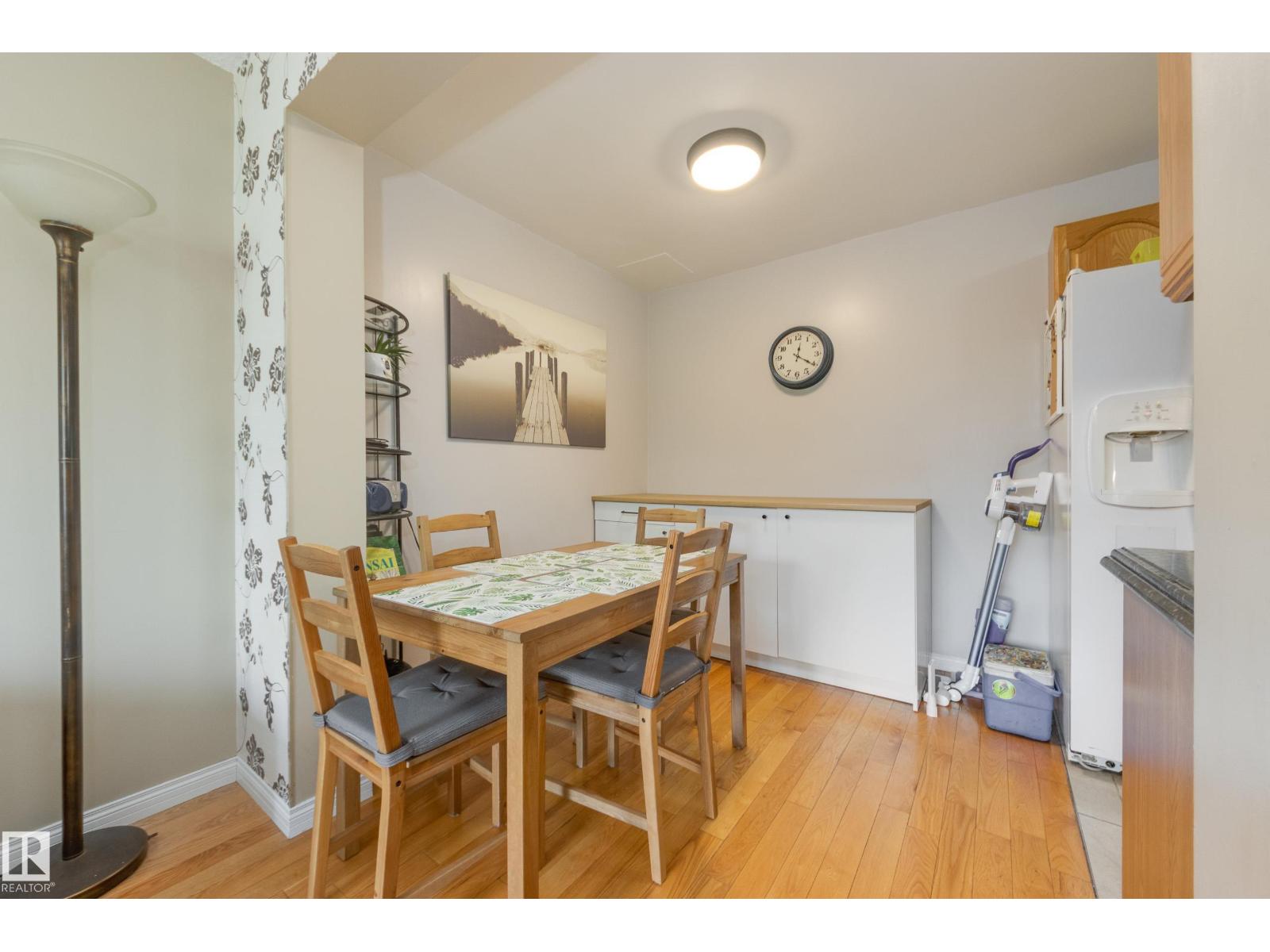 126 PRIMROSE GARDENS GD NW — photo 8