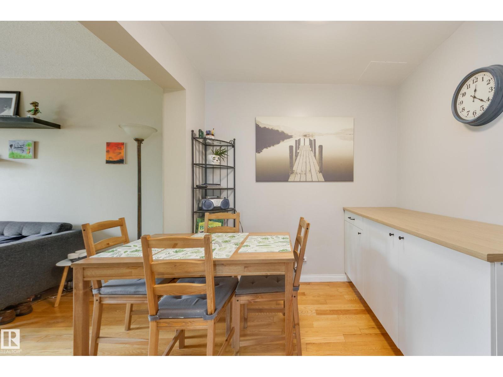 126 PRIMROSE GARDENS GD NW — photo 9
