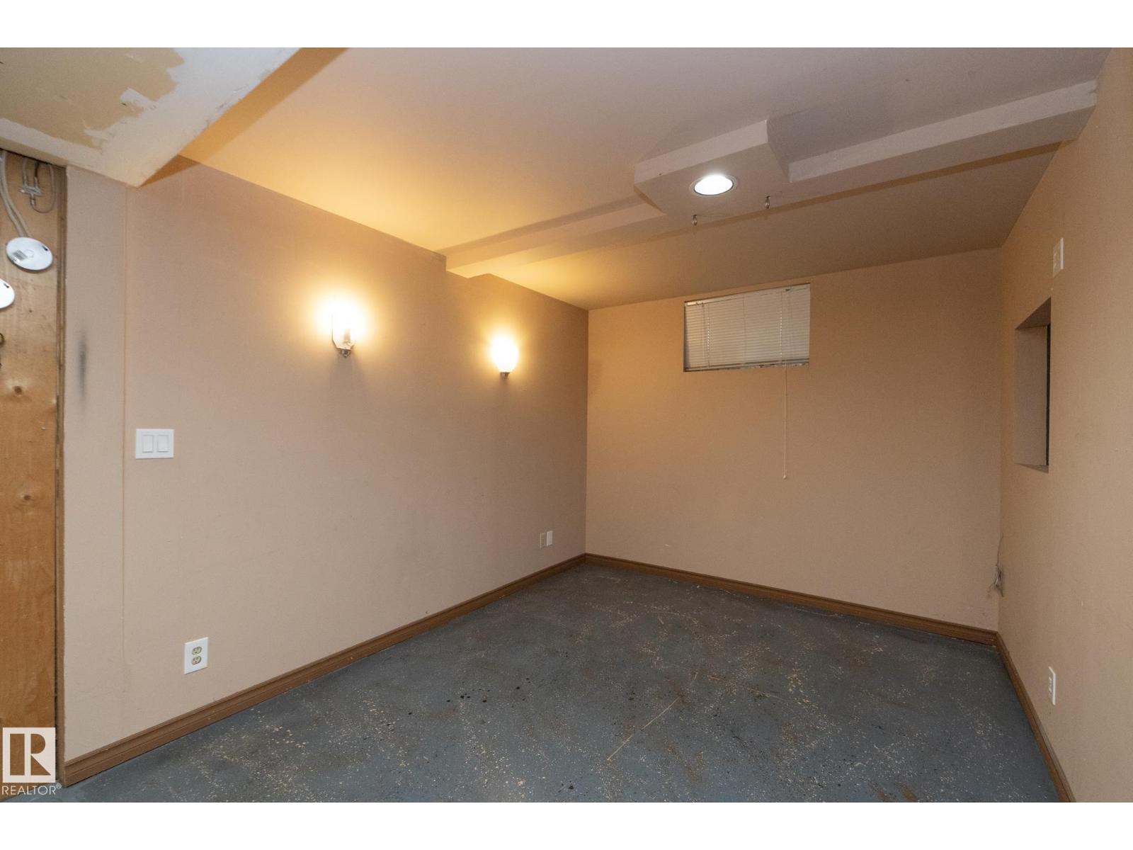 9820 79 AV NW — photo 21