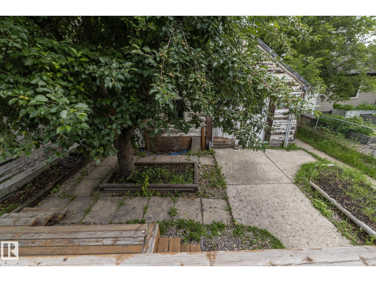 9820 79 AV NW — photo 28