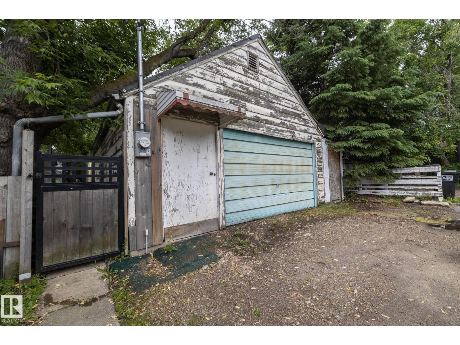 9820 79 AV NW — photo 30