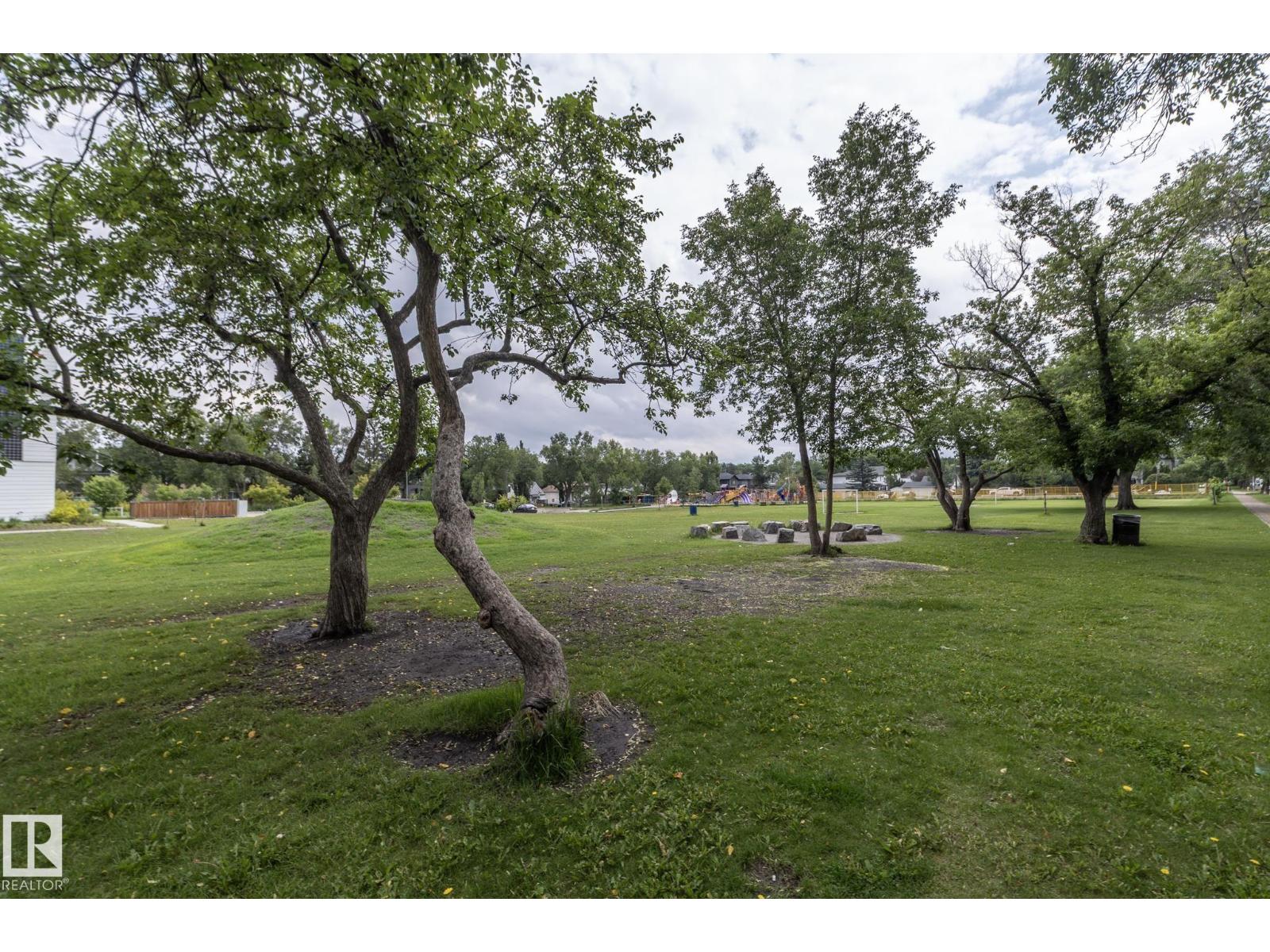 9820 79 AV NW — photo 33