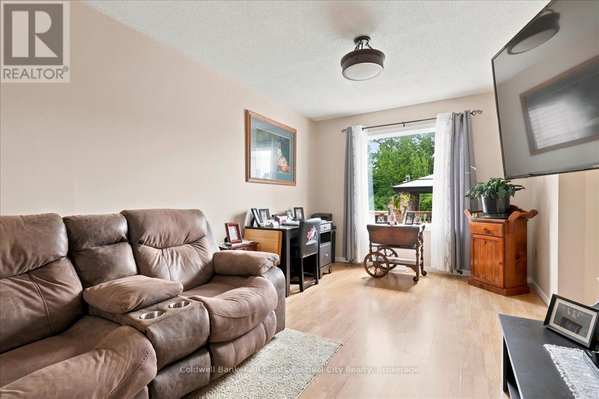 75 EDISON CRESCENT - 6