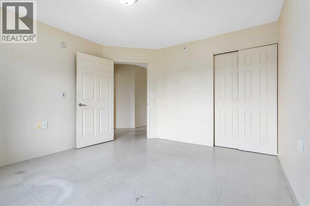 #301 80A Kelloway Crescent - 18
