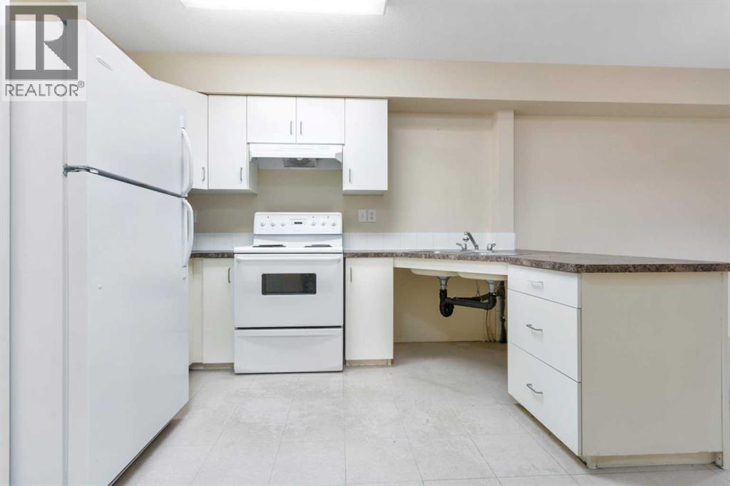 #301 80A Kelloway Crescent - 5