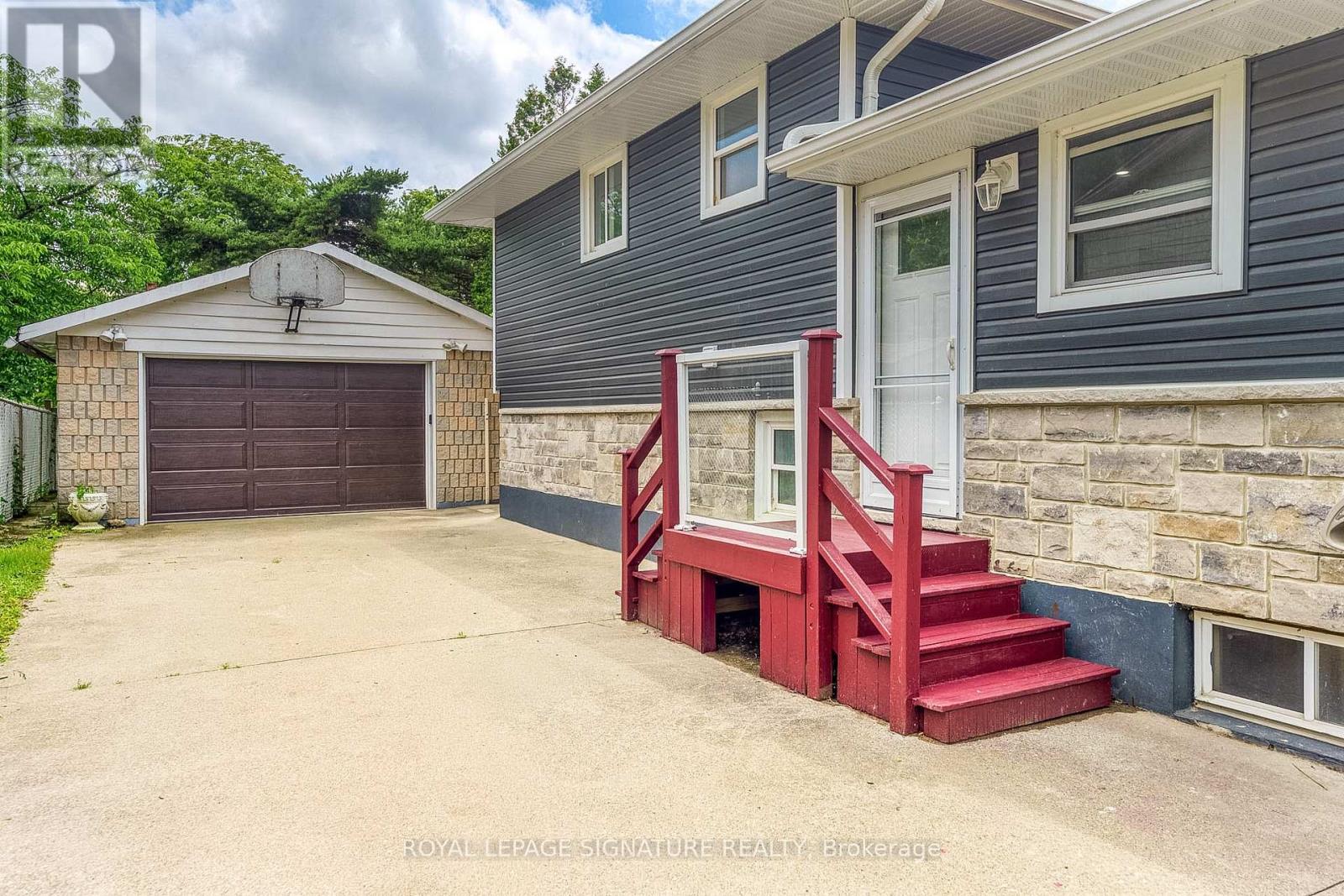 685 AMESBURY COURT - 27