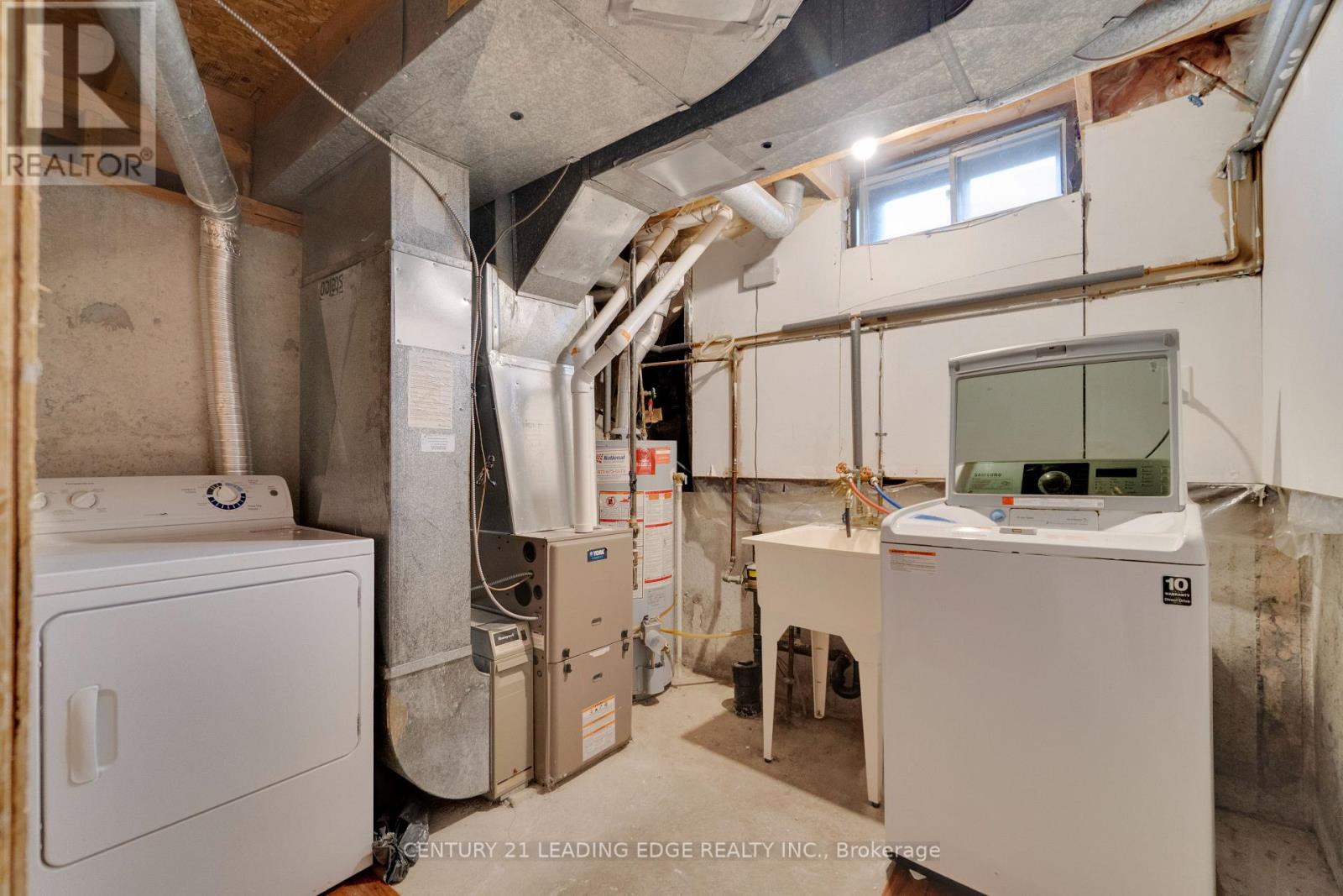 5 KIMBERCROFT COURT - 31